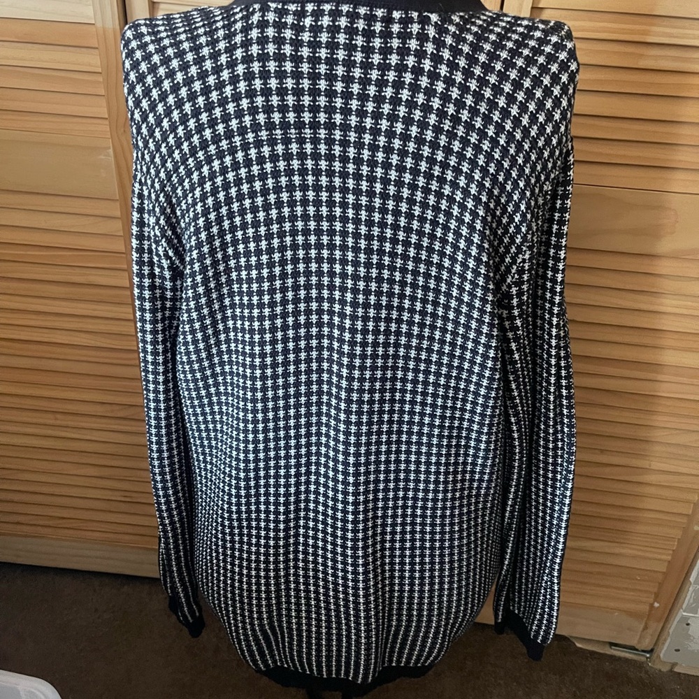 sweater - Picture 2 of 3
